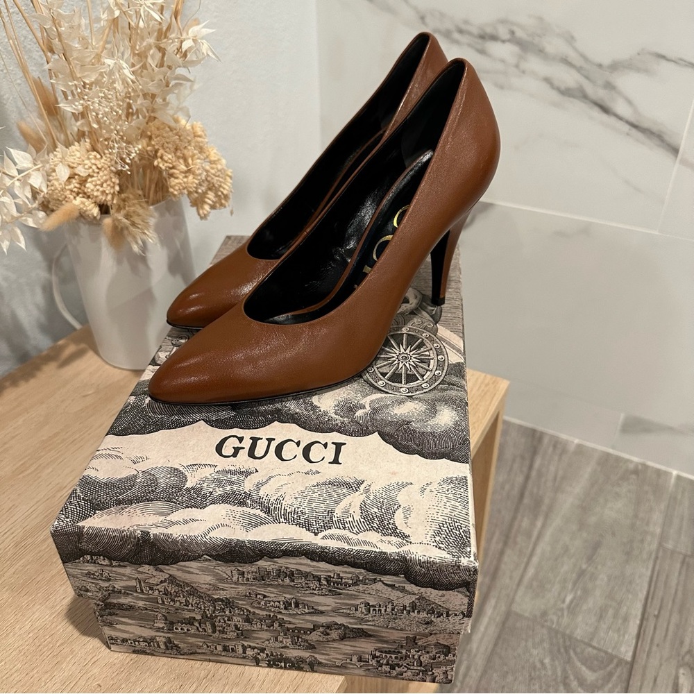New SIZE 9.5 US / 39.5 EU Gucci Brown Leather Almond Toe Classic Pump Shoes